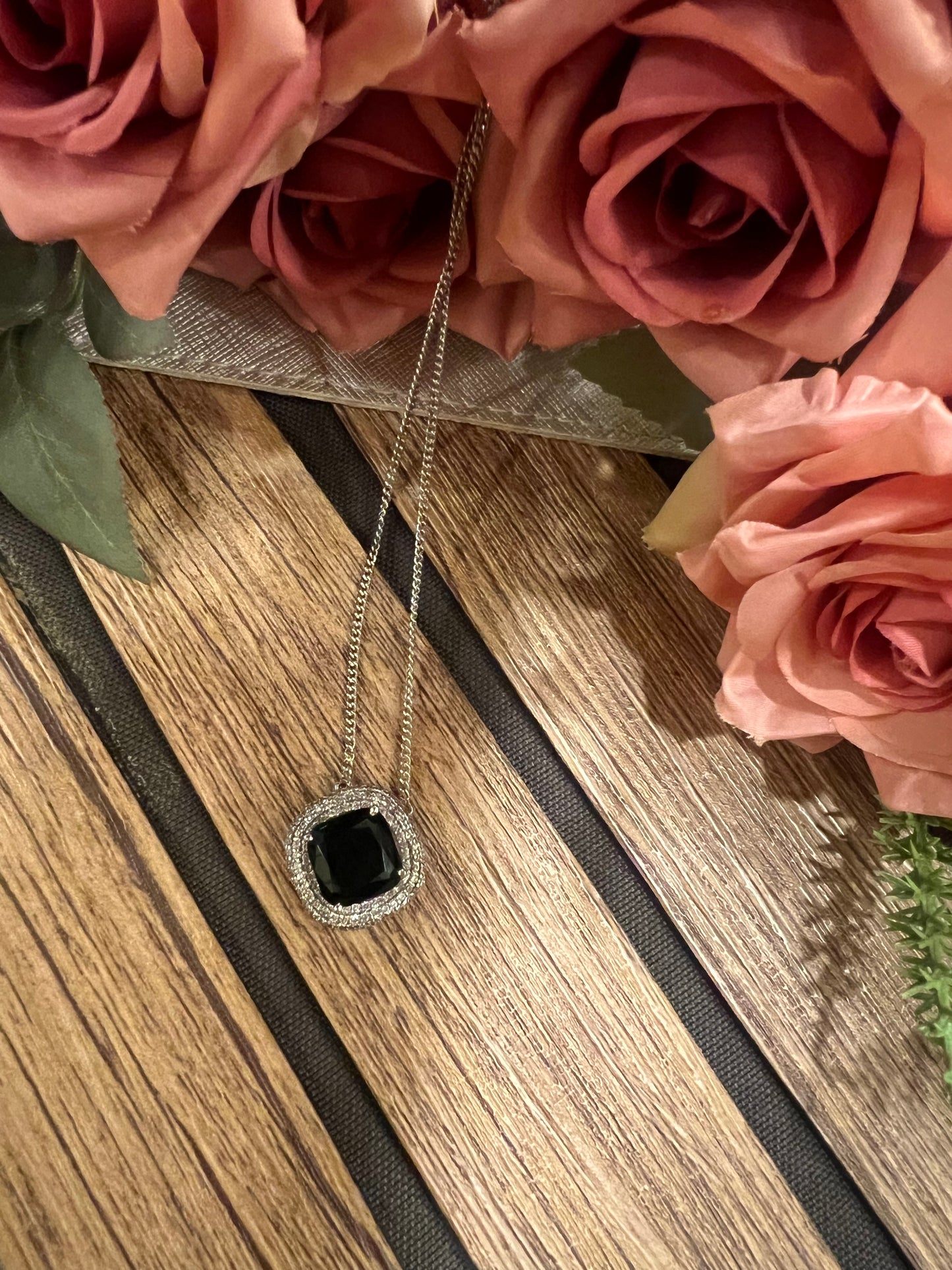 Emerald round pendant