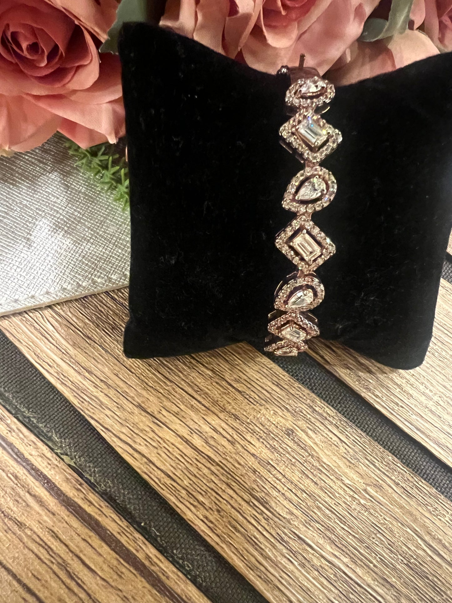 Baguette and pear fixed bracelet