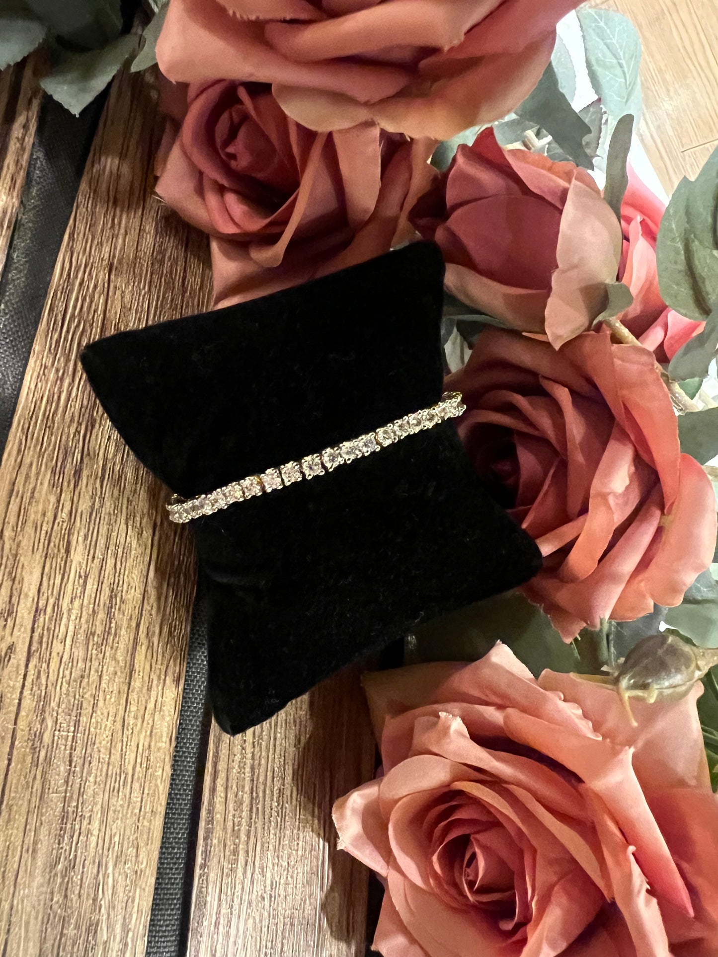 Round stone tennis bracelet