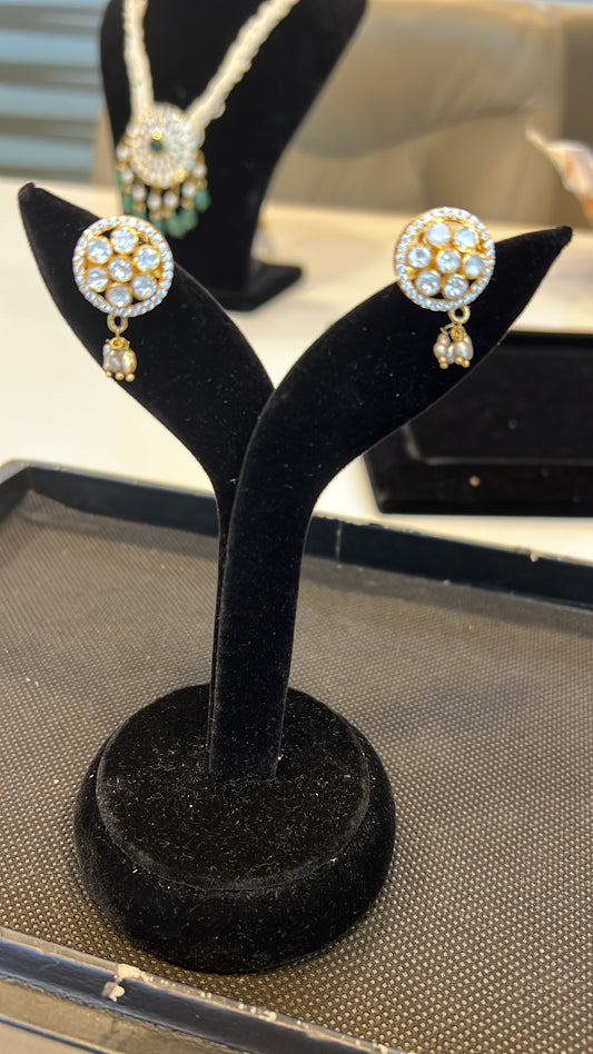 Round mossanite polki studs
