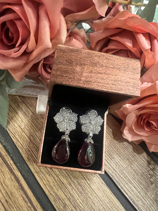 Flower earrings with red stone