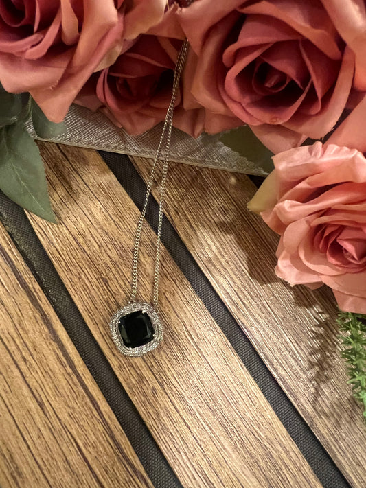 Emerald round pendant