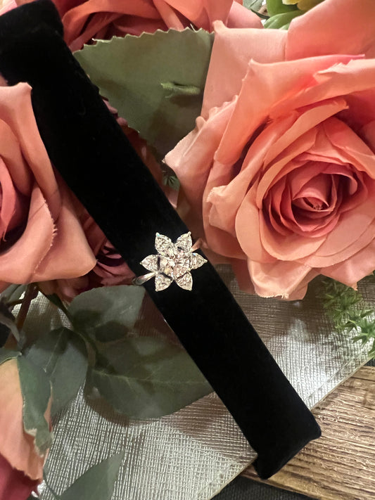 6 petal ring