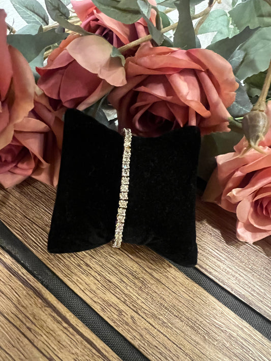 Round stone tennis bracelet