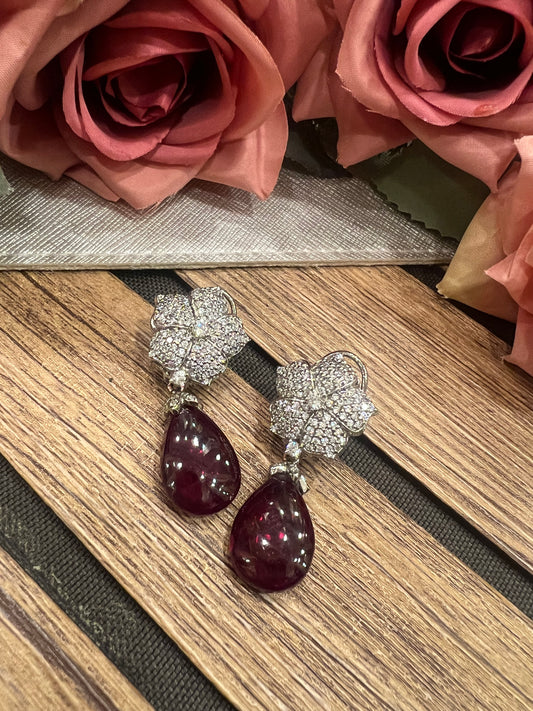 Flower earrings with red stone